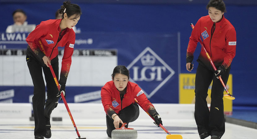 jiuyou游戏中心:怪盗!丹尼尔斯追平克里斯·保罗本世纪单赛季14次5+抢断的纪录.